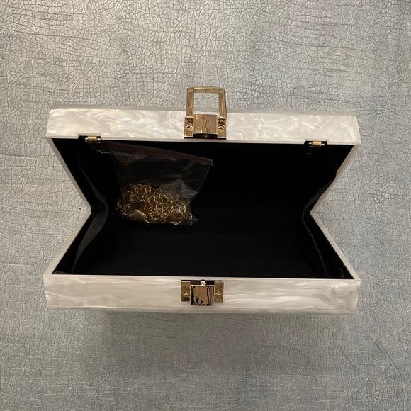 Clutch - Picture 3 of 4